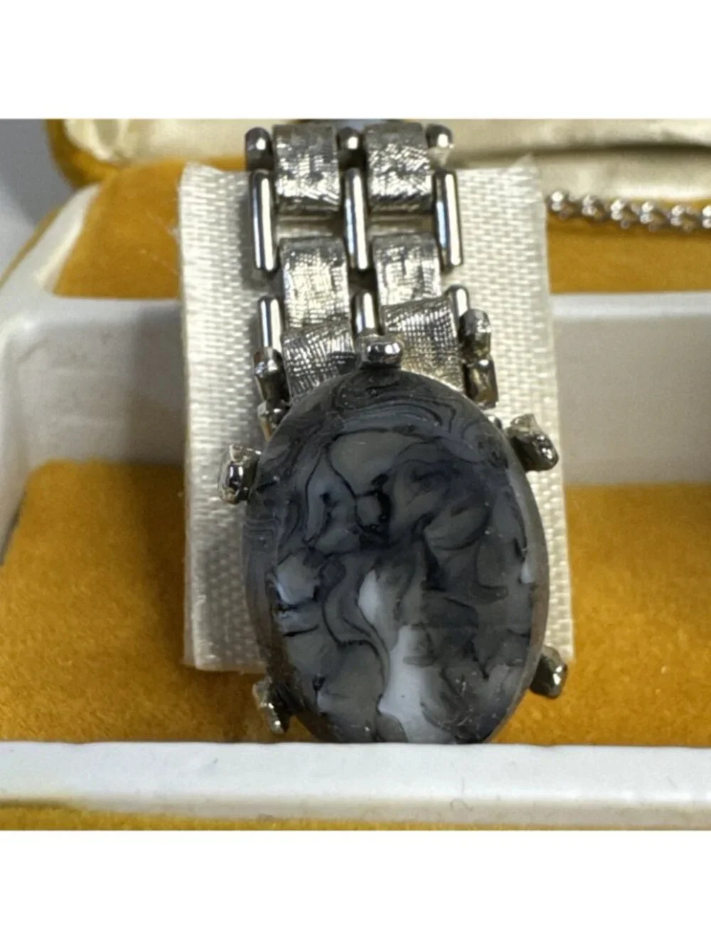 Unique Vintage King Cufflinks and Matching Tie Tac Picasso Stone Silver Tone